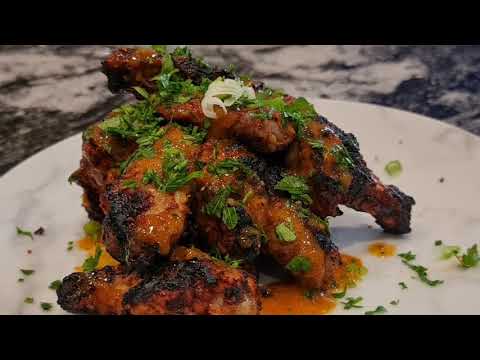 Video: Guarda: Johnny Cucina Le BBQ Buzzard Wings Di Rigglefuzz Di WoW