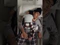 El cuidador de #bebé se quedó #dormido 😴 #Bebé #hermano #babysitter