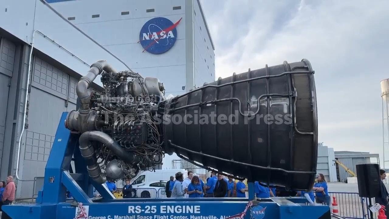 NASA rolls out core stage for next moon mission, Artemis III - YouTube