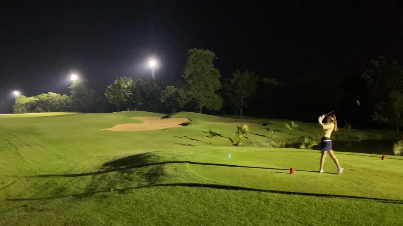 ออกรอบไนท์กอล์ฟคุณค่าของผิวนักกอล์ฟสาวที่คุณคู่ควร สนามราชคราม กอล์ฟ คลับ | Night Golf Ayutthaya