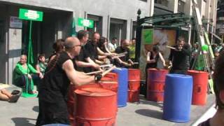 M2U00366 Brussels LBC CNE strike action Juni 2 2009 at VBO drummers le rythme des furmis Bruxelles