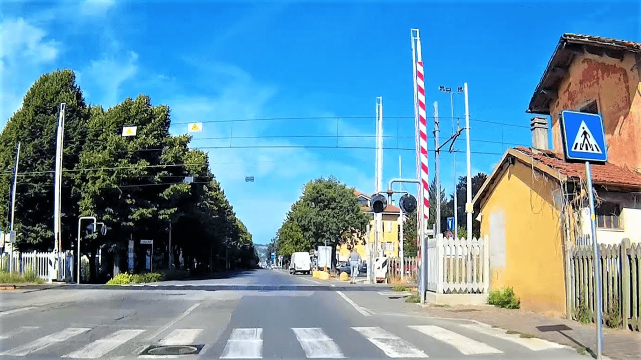 Dal passaggio a livello Acqui Terme (AL) Corso Divisione fino al Bennet #levelcrossing #踏み切り