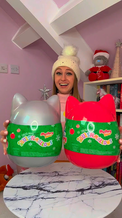 [ASMR] UNBOXING *GIANT* MYSTERY CHRISTMAS SQUISHMALLOWS!!😱🎁⁉️ (MUST SEE!!😍) #Shorts