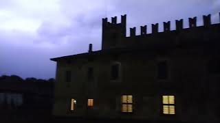 Castello di Malpaga con tempesta in arrivo