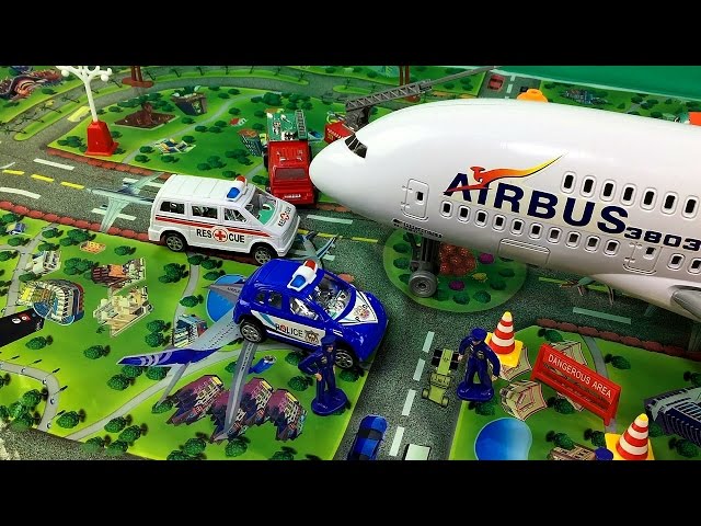 International Toy Airplane Playset Internacional de Brinquedos Avião Playset Toy Video for Children class=