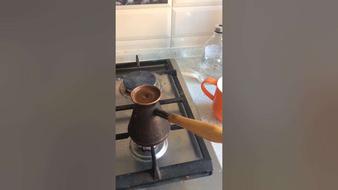 Как варить кофе видео. Кофе в турке на варочной панели. как заварить кофе без турки и кофеварки.