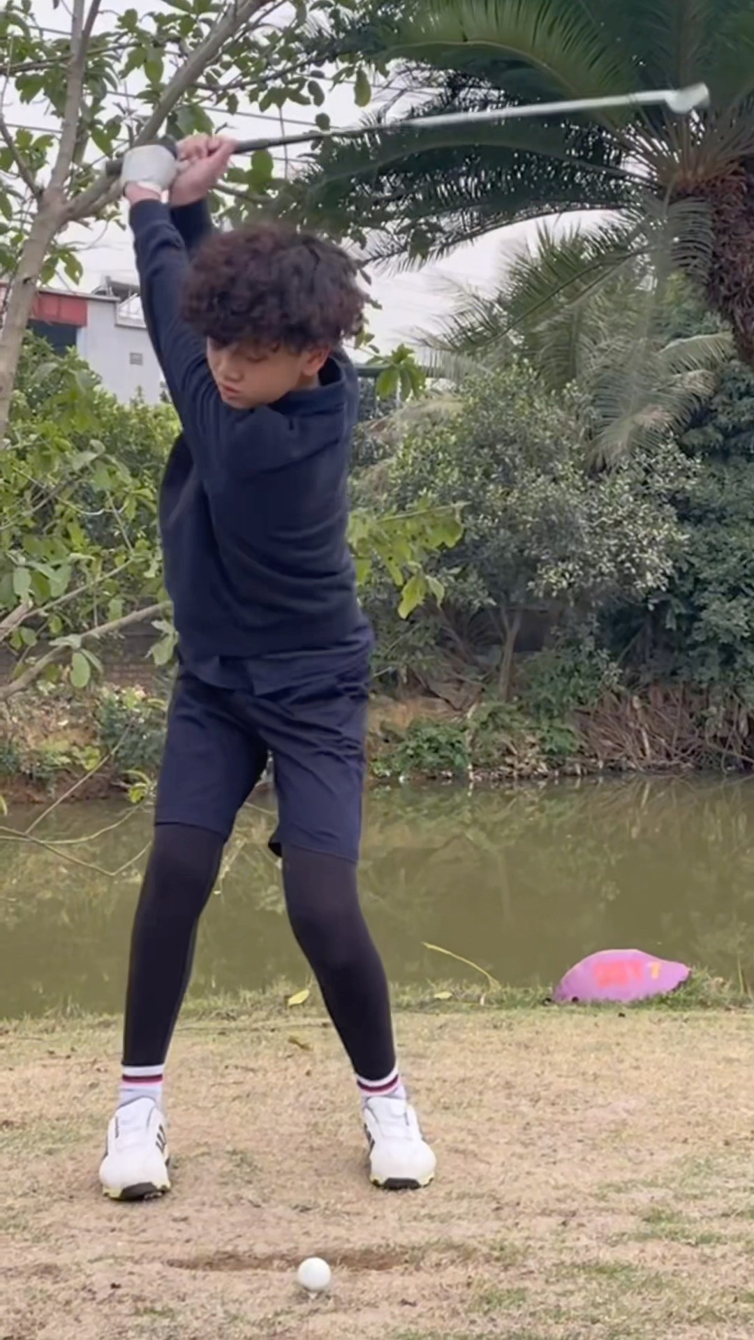 (Golf familyVN)tại sân golf ASEAN em bé đánh golf ? #golf #shorts