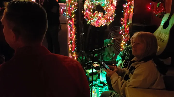 Wade Covington Donates Guitar to Healing Box Project