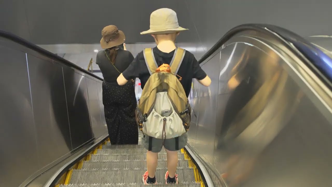 China, Beijing, Beixinqiao Station, buing Airport Express Train Tickets, 2X escalator