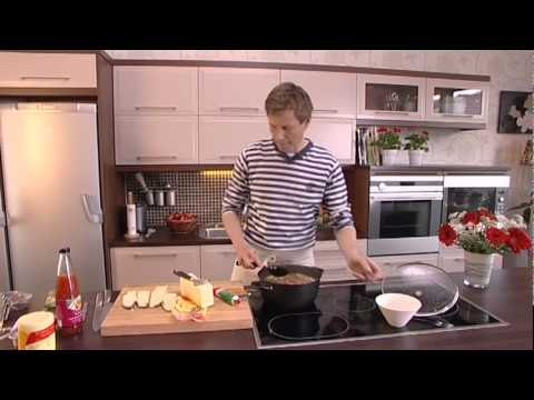 Perunasalaatti-makkaraleivät saksalaisittain. 
