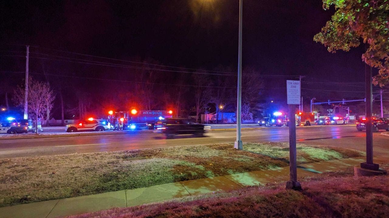 Springfield police investigate deadly pedestrian crash - YouTube