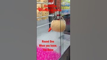 Best guaranteed technique to win at Round 1 claw machine. The double tap. Tap to drop & tap to lock.