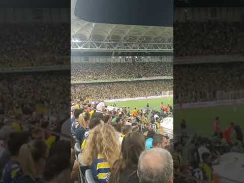 جمهور نادي فرنبخشة التركي نار يغني أغنية ابراهيم تاتليس