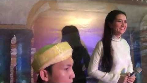 Lễ Khai mạc 100 năm sân khấu cải lương... vào sảnh NH Cải lương Trần Hữu Trang tham quan