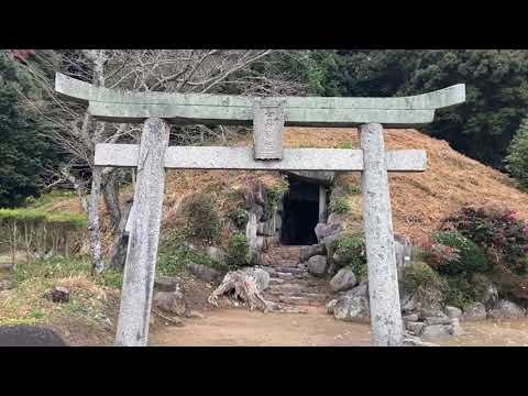 綾塚古墳@福岡県みやこ町へ行って来ました！開口してるから中に入れます。玄室の奥壁が美しすぎて感動！家形石棺も見れます。ここ、かなり良い感じの古墳です。オススメ♪