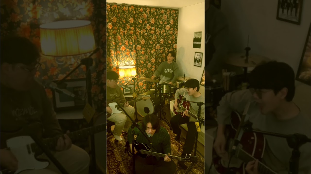 Guarda The Beatles - I Feel Fine (Cover) su YouTube Guarda The Beatles - I Feel Fine (Cover) su YouTube