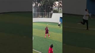 un mega golazo de media cancha. por el aire #futbol