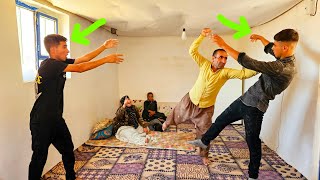 To reach Zahra, a girl from a poor nomadic family, will the cameraman or the young boy win?