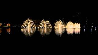 Dubai Fountain   Dhoom Taana   Shahrukh Khan and Arjun Rampal 2