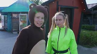 Маленькая Вера - Медведь И Алиса Кукутик Играют В Доме Страха И Ужасов В Парке Сказка