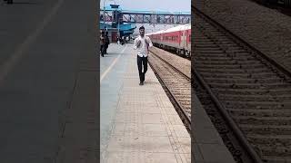 क्या आप जानते हैं locomotive में pantograph पीछे क्यू उठे होते हैं ❤️? viralvideo train like देखे