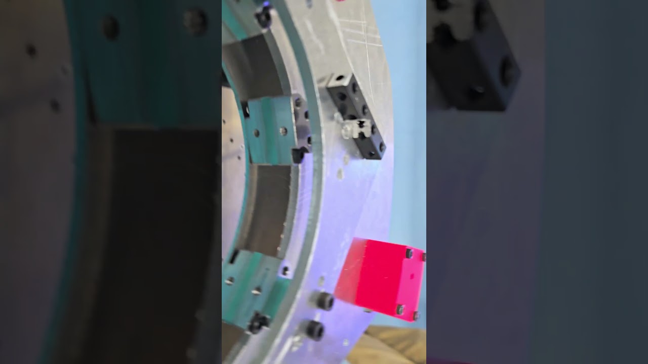 Башня со слишком длинными болтами