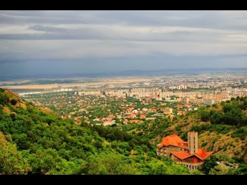 Видео: Камък в подножието