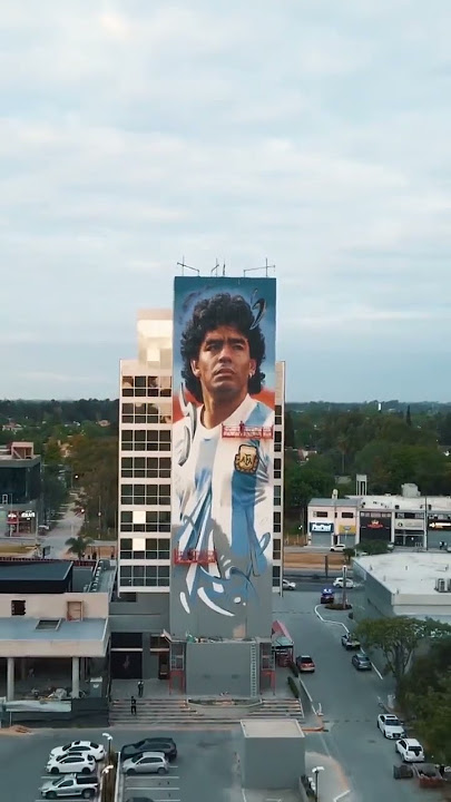 Novo mural gigante celebra o 'guerreiro' Maradona em Buenos Aires