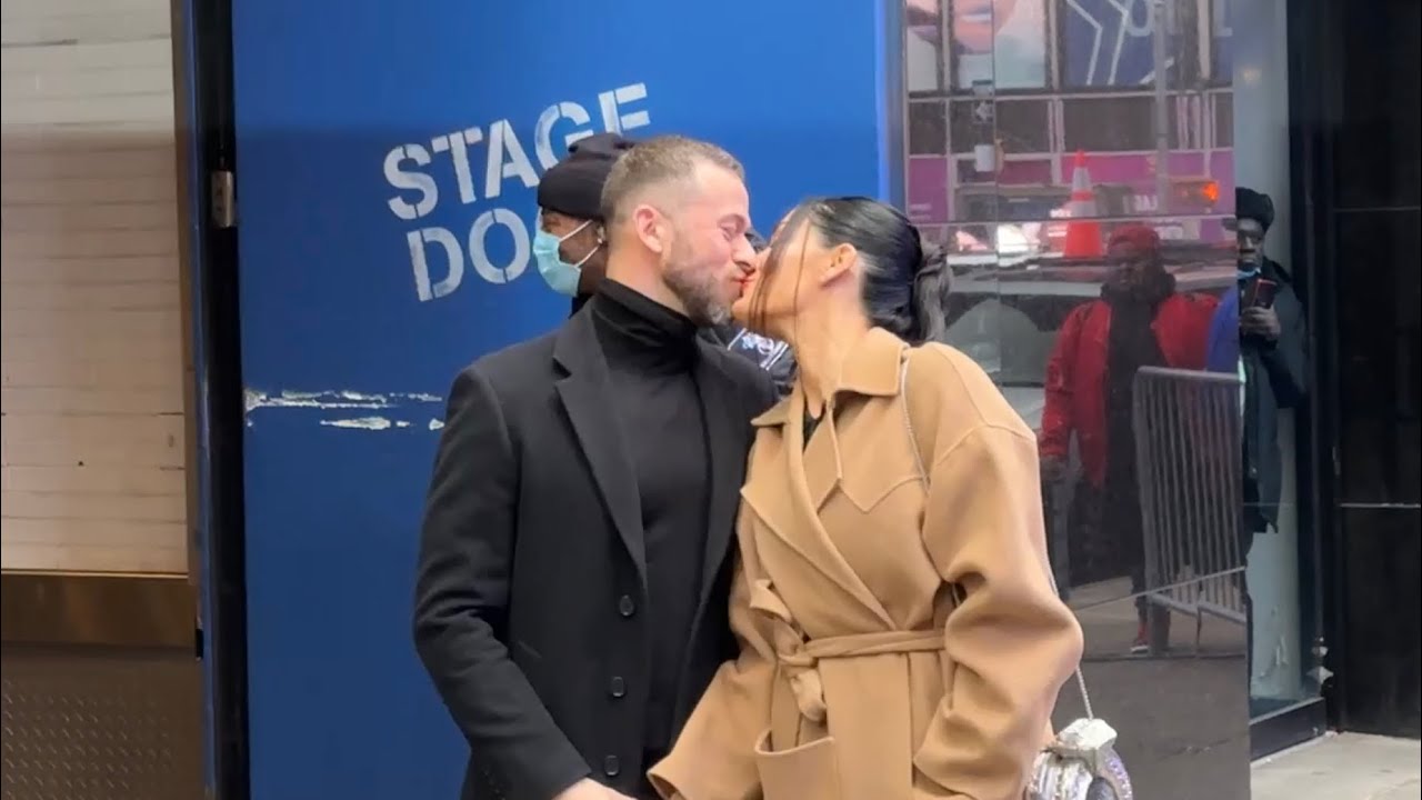 Nikki Bella and Artem Chigvintsev kiss for the cameras in NYC! YouTube