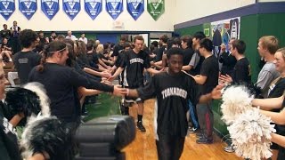 Texas high school basketball team gets unlikely support