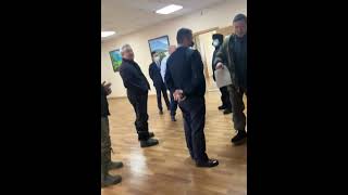 Демонстранты заставили написать заявление на увольнение акима Баянальского района/Видео NURKZ