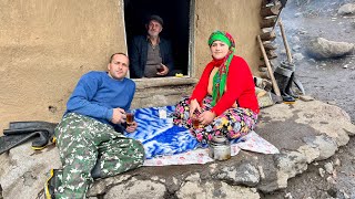 Daily Nomads! Visiting Grandfather in a Remote Village in the Heart of the Forest