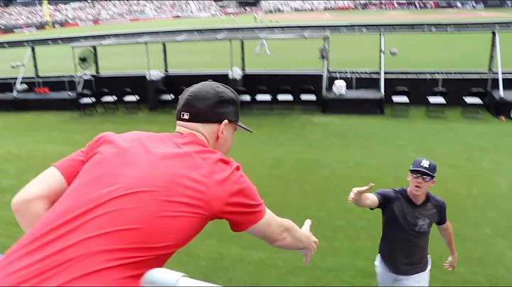 Special hookup from the Yankees at the MLB London ...