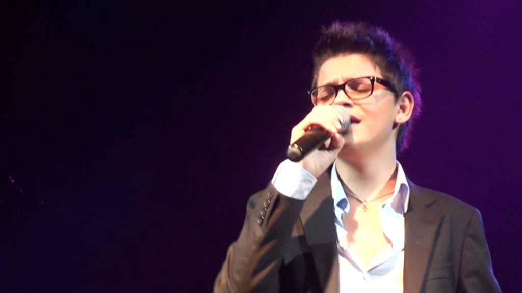 Cristian  Imparato - Someone like you - Teatro Golden 14-12-2011.mpg