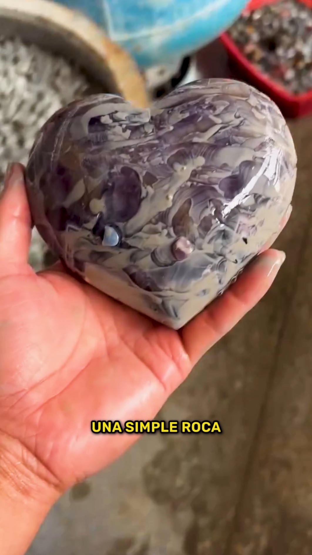 ¡Lavó una piedra y descubrió algo increíble! ?❤️