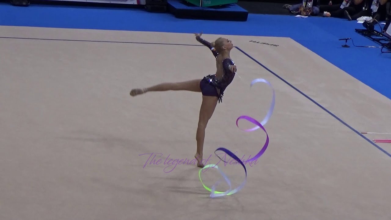 Yana KUDRYAVTSEVA (RUS) ribbon - 2015 Stuttgart worlds Qualifs