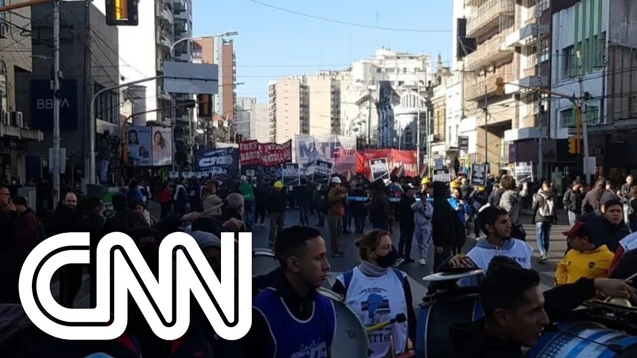 Movimentos sociais e sindicalistas protestam contra governo na Argentina | CNN PRIME TIME