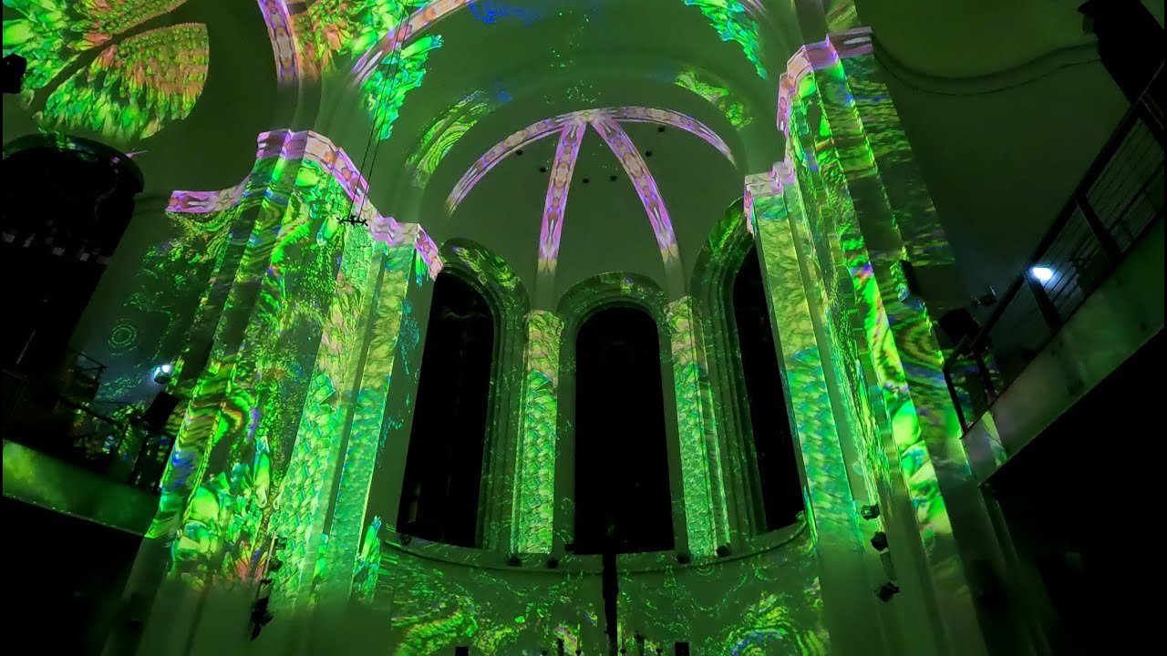 Johanneskirche in Düsseldorf : einmalig zu Musik von Vivaldi Erleuchtet.