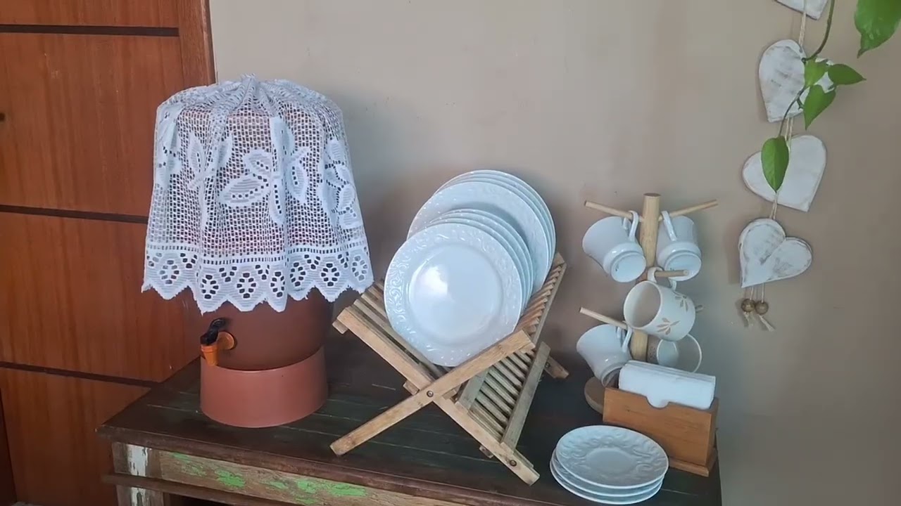 Tour pela minha  cozinha rústica, aconchegante e cheia de plantas.