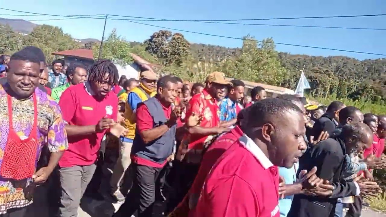 PENJEMPUTAN BAPA BUPATI PEGUNUNGAN ARFAK DI KAMPUNG IGEMBAI DALAM RANGKA RAPAT KERJA MAJELIS DAERAH