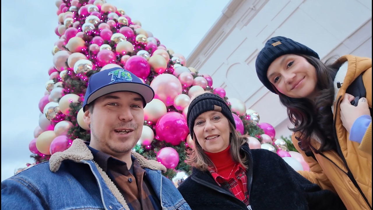 We Took My Mom To Dollywood For Her First Time - Christmas Lights Aboard The Dollywood Express Train