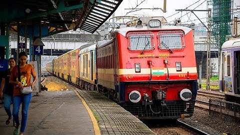 12304 POORVA EXPRESS NEW DELHI JUNCTION TO HOWRAH JUNCTION #shots #viral 