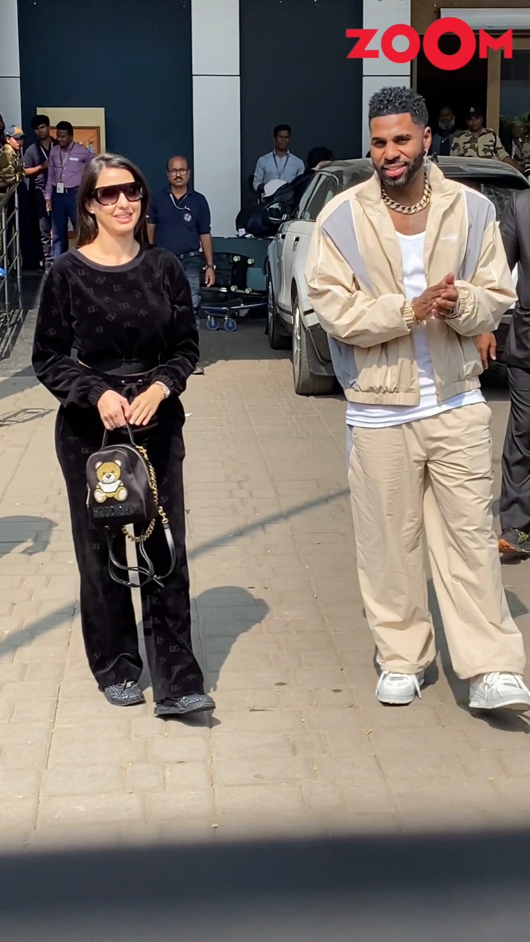 Nora Fatehi \u0026 Jason Derulo come forward to pose for paps at the airport #shorts #norafatehi