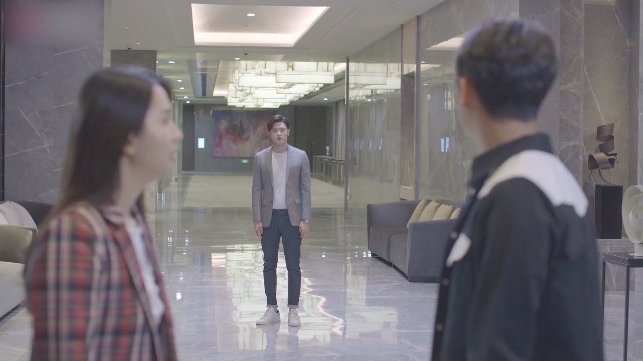 【Фильм】Жена остается у CEO на ночь, муж ловит её—она в панике!