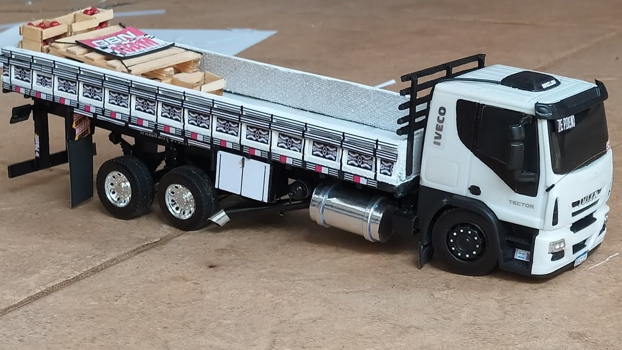 caminhão de brinquedo rebaixado e arqueado iveco