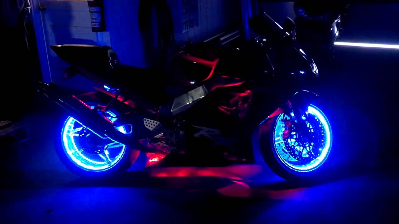 Скутер светодиодные. Подсветка мотоцикла cb400. Yamaha r6 2005 неоновая подсветка. Подсветка мотоцикла Honda CB 400. CB 400 С подсветкой.