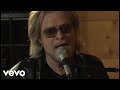 Daryl hall  here comes the rain again live from daryls house