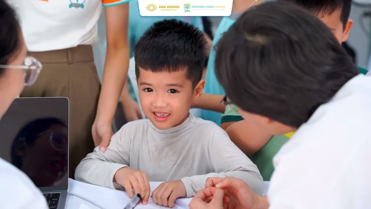 Bệnh viện Mắt Ánh Dương khám mắt học đường tại Trường Tiểu Học & THCS Tây Hà Nội