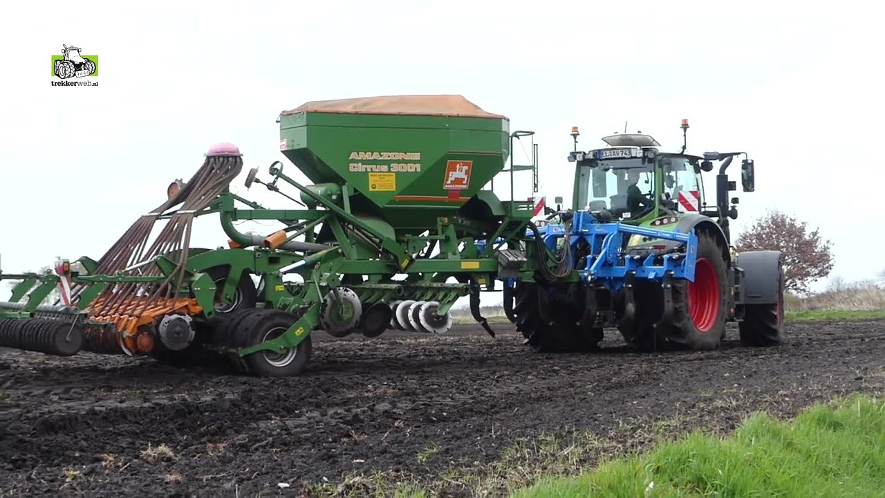 Fendt 724 Vario met getrokken Amazone Cirrus 3001 en een Rabe diepwoeler
