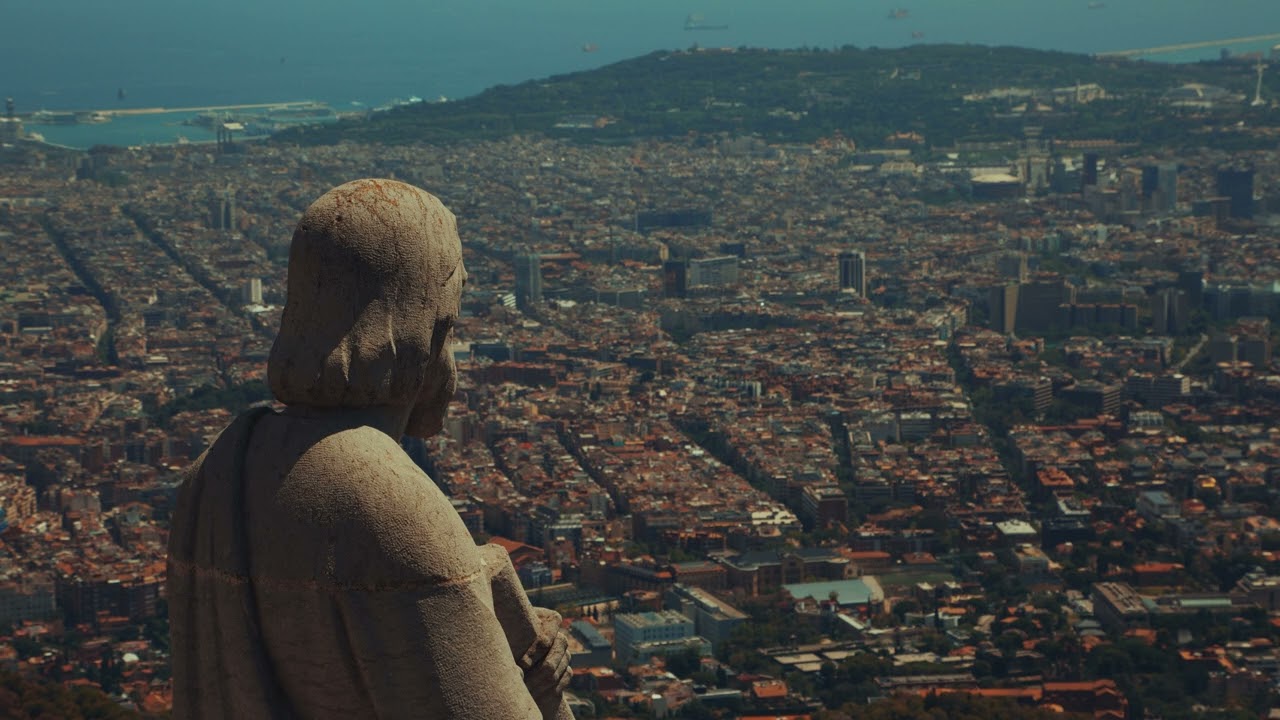 Barcelona Skyline | Gold Framed TV Art | Art Screensaver for TV | 1 Hour